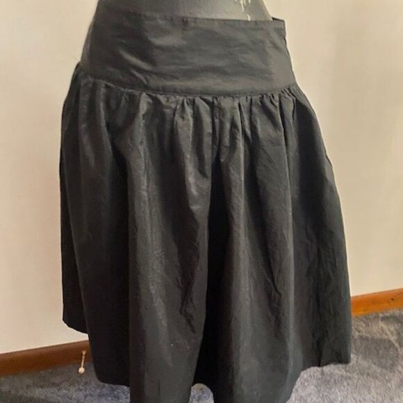 Isaac Mizrahi Black Silk blend skirt, size 16 - Picture 1 of 3